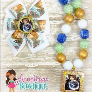 The Labyrinth Bow & Necklace Set